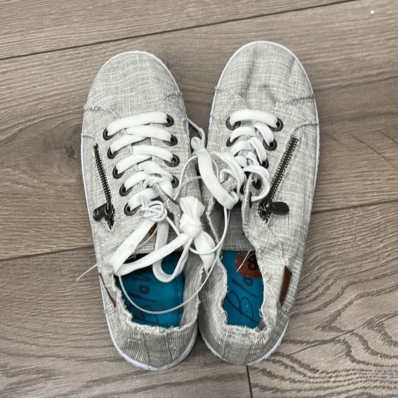 🥳HP🥳 Blowfish Pinstriped Lace Up Zipper Sneakers - Picture 4 of 8